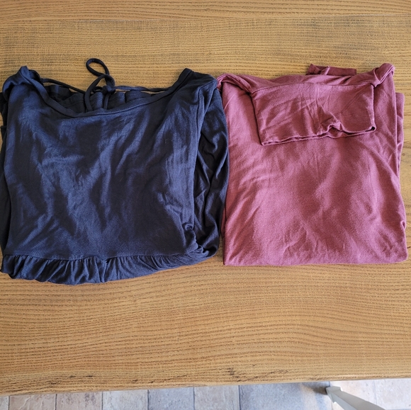 2 American Eagle Medium soft and sexy shirts - Picture 2 of 8